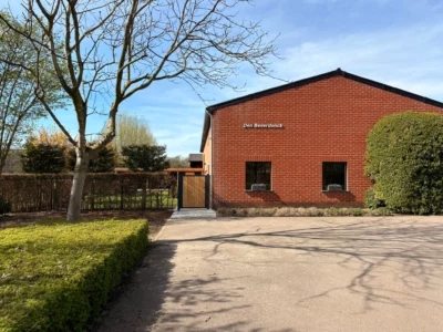 Gevel van het vakantiehuis Den Beverdonck in Kalmthout midden in de natuur.
